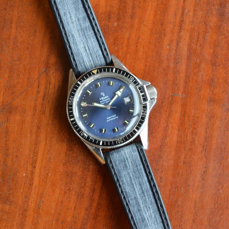 bracelet montre carbone hyères avec superman