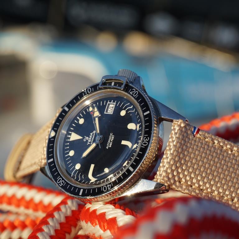 close up bracelet toile tampa